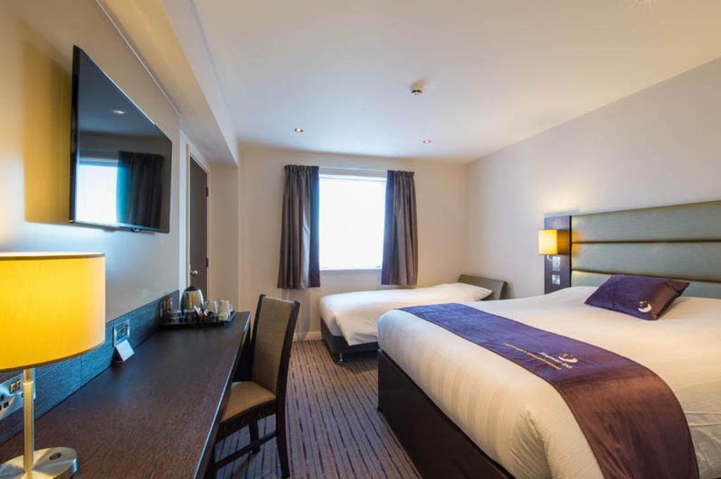 Premier Inn Aldershot Exteriör bild